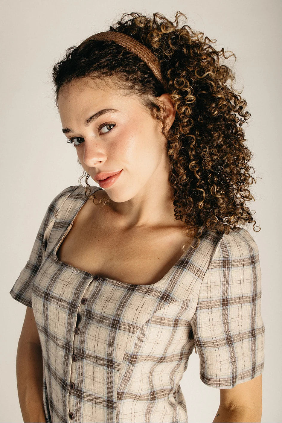 The Faux Straw Herringbone Headband in Coffee