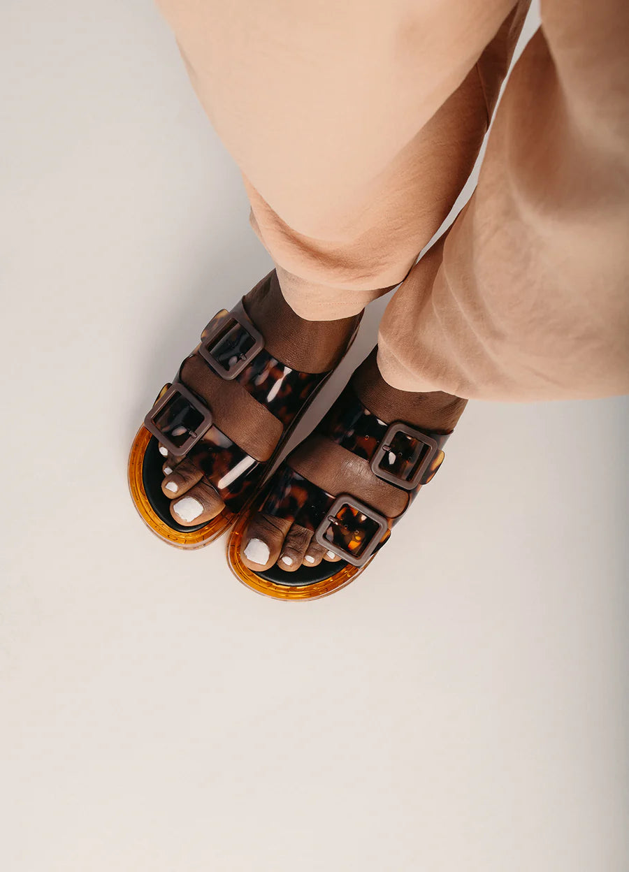 Dolce Vita: Julio Sandal in Tortoise Vinyl